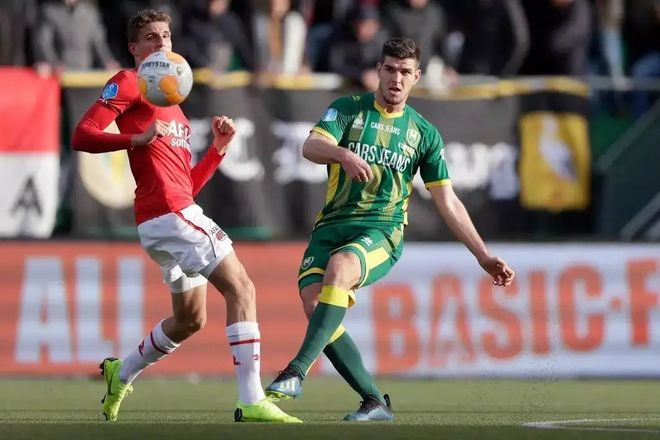 随着合同年 随着合同年